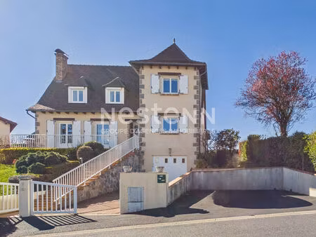 a vendre à aurillac  quartier prisé des alouettes  sur terrain sans vis à vis  maison d'ar