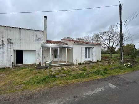 maison d'habitation avec grand terrain idéale pour animaux ou chevaux