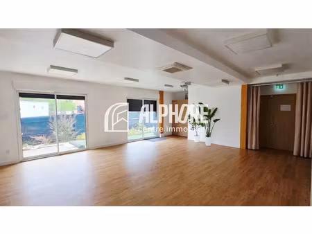 location bureaux et commerces à pornichet (44380) : à louer / 49m² pornichet