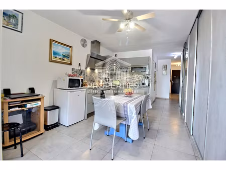 le lavandou - le grand jardin - t2 renove - 48 m² - loggia - parking privatif
