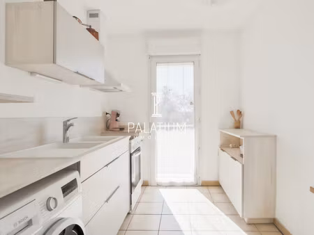 appartement t3 - 65 m² - parking et terrasse