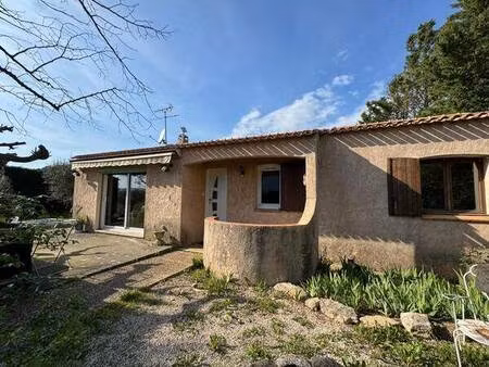 maison de plain pied de 5 pièces avec garage sur 606 m²