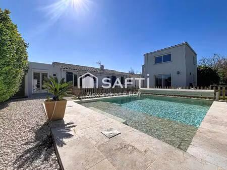 sur 907 m2 de parcelle  villa de 220 m2 !