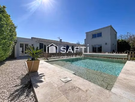 sur 907 m2 de parcelle  villa de 220 m2 !
