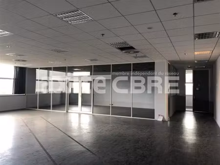 location bureau vaulx milieu 1 121 m²