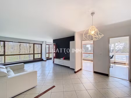 metz vallières // t3 d'environ 88 m² // 2 chambres // grand balcon vue sur parc arboré // 