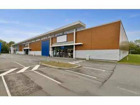 à louer local commercial 476 m² – 4 020 € |chantonnay