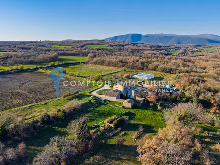 bâtisse de standing à saint-martin-de-castillon