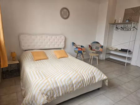 t1 refait à neuf avec garage double en option pouvant être aménagée en pièce supplémentair