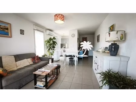 t3 lumineux avec balcon – dernier étage – vue colline – châteauneuf-les-martigues