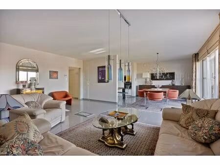 luxueus penthouse in nieuwstaat