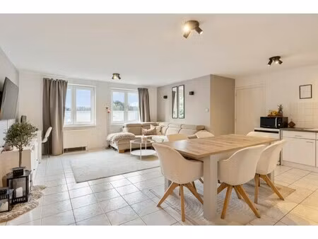 uitstekend gelegen  betaalbaar en lichtrijk appartement te lummen