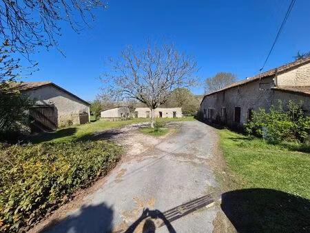 vente maison 7 pièces 250 m² magnac-lès-gardes (16320)