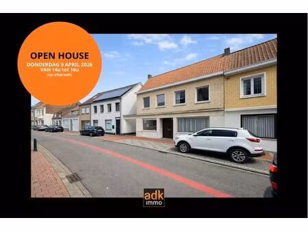 grote woning met 4 slaapkamers & 4 garages