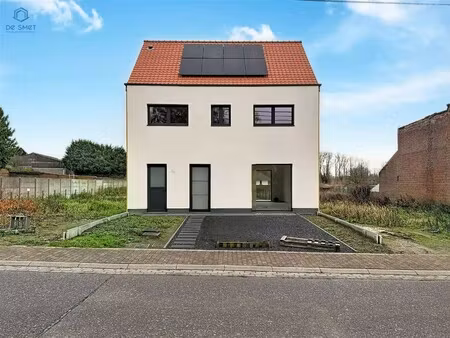 rustig gelegen  energiezuinige nieuwbouwwoning met 4 slaapkamers en tuin