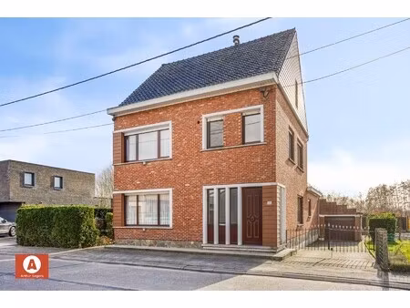 halfopen bebouwing op zeer centrale ligging