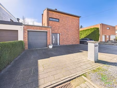 instapklare gezinswoning op een rustige ligging in velm!