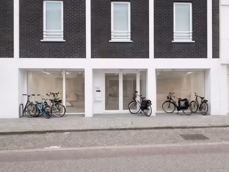 kantoorruimte van 100 m² in het hart van geel.