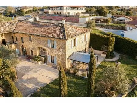 corps de ferme de 275 m² à saint-jean-des-vignes