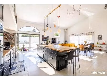 maison 7 pièces 235 m²