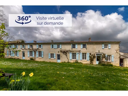 propriété saintongeaise  3 logements  7 chambres  piscine  n