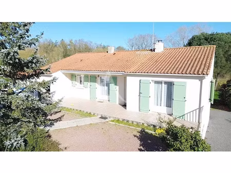 vente maison 5 pièces 100 m² à saint-paul-mont-penit (85670)  233 500 €