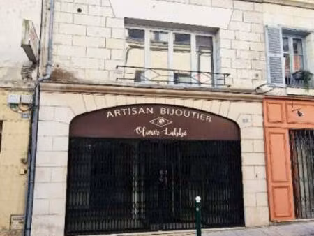 immeuble de 94 m² avec commerce et logement 3 pièces et 2 chambres