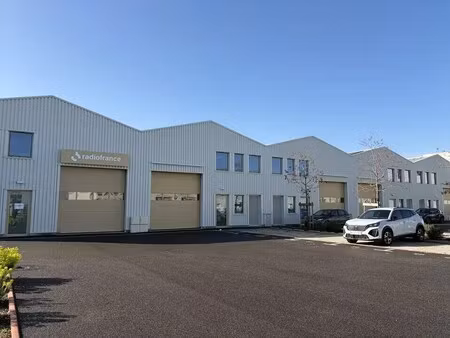 location local d'activités 324 m² à 2 365 m²