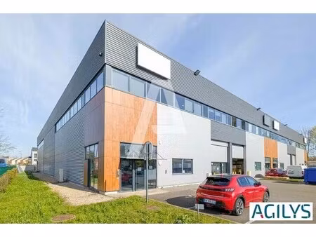 location local d'activités 515 m² à 1 076 m²