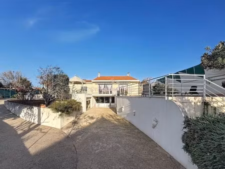 bergerac maison familiale avec piscine  cuisine d'été et studio indépendant