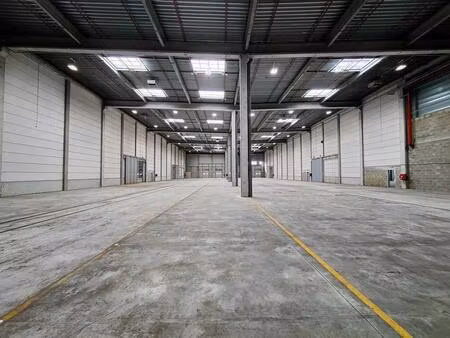 location entrepôt combs la ville 77380 2590m² à 17271m²