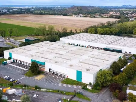location entrepôt 12 982 m² à 27 202 m²