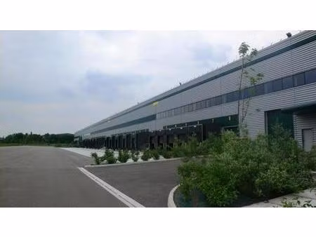 location entrepôt 4 857 m² à 32 651 m²