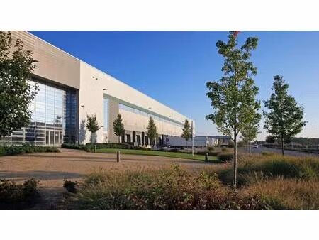 location entrepôt moissy cramayel 77550 6596m² à 42467m²