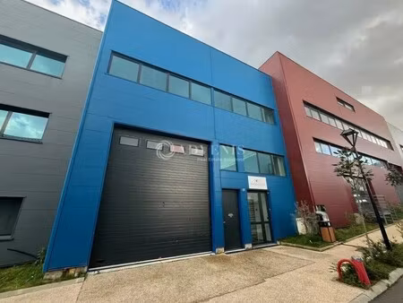 location local d'activités 493 m²