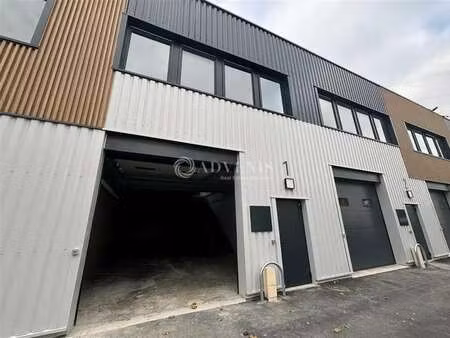 location local d'activités 156 m² à 2 897 m²