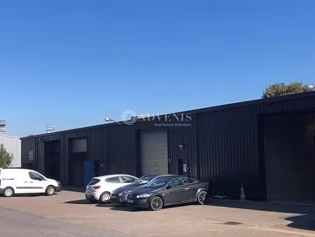 location local d’activités ecquevilly 78920 421m²