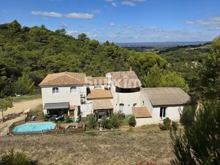 propriété familiale nichée en pleine nature...