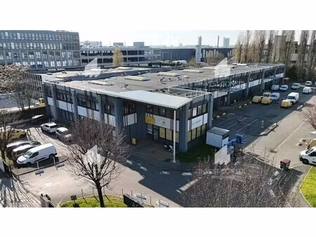 location local d'activités 386 m² à 2 024 m²