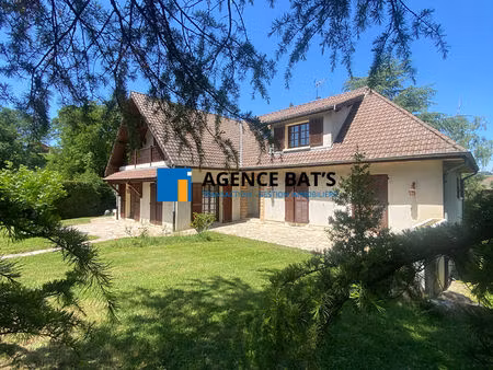 villa de caractère à proximité immédiate de roche la molière