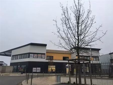 location local d’activités saint cyr l ecole 78210 412m²