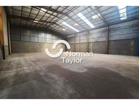 location local d'activités 1 320 m²