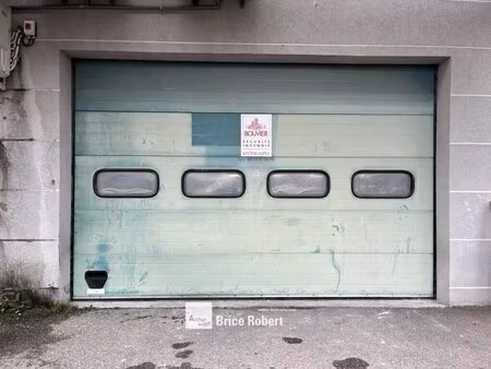 location local d'activités 158 m²