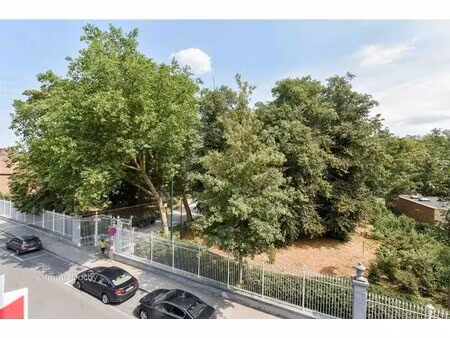 mooi en ruim luxe-appartement centrum | zicht op stationsstraat