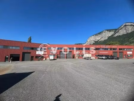 location local d'activités 374 m²