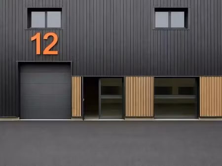 location local d'activités 256 m²