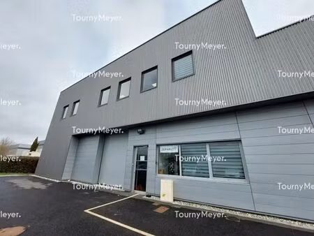 location local d'activités 219 m²