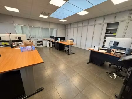vente local d'activités 327 m²