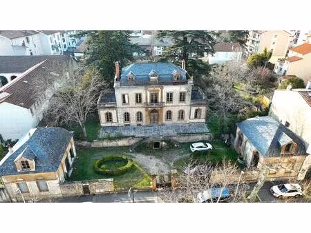 hôtel particulier agrémenté de 2 pavillons sur 2735m2