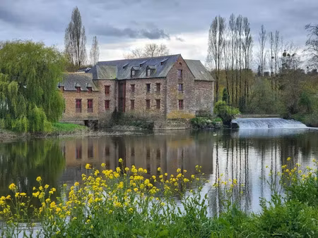 vente bureau 8 pièces 820 m² guichen (35580)